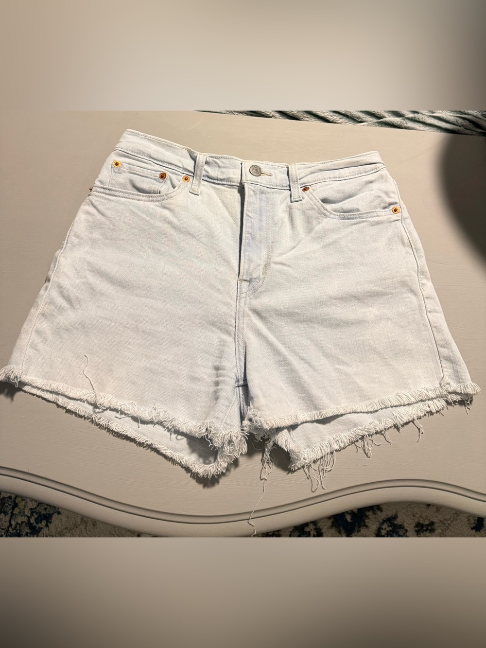 Levi High Rise shorts light wash size 29